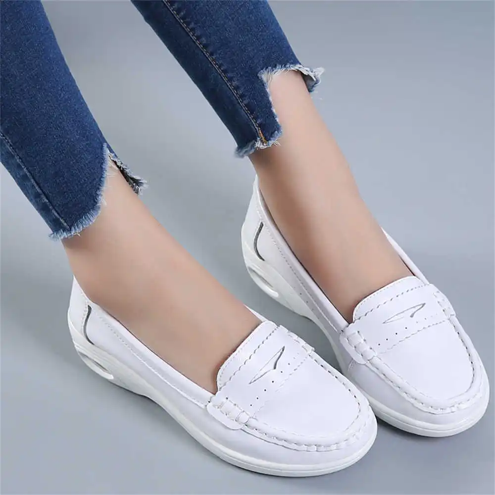 Vintage Fashion Collecting And Wearing Designer Classics - Białe buty sportowe z grubą podeszwą